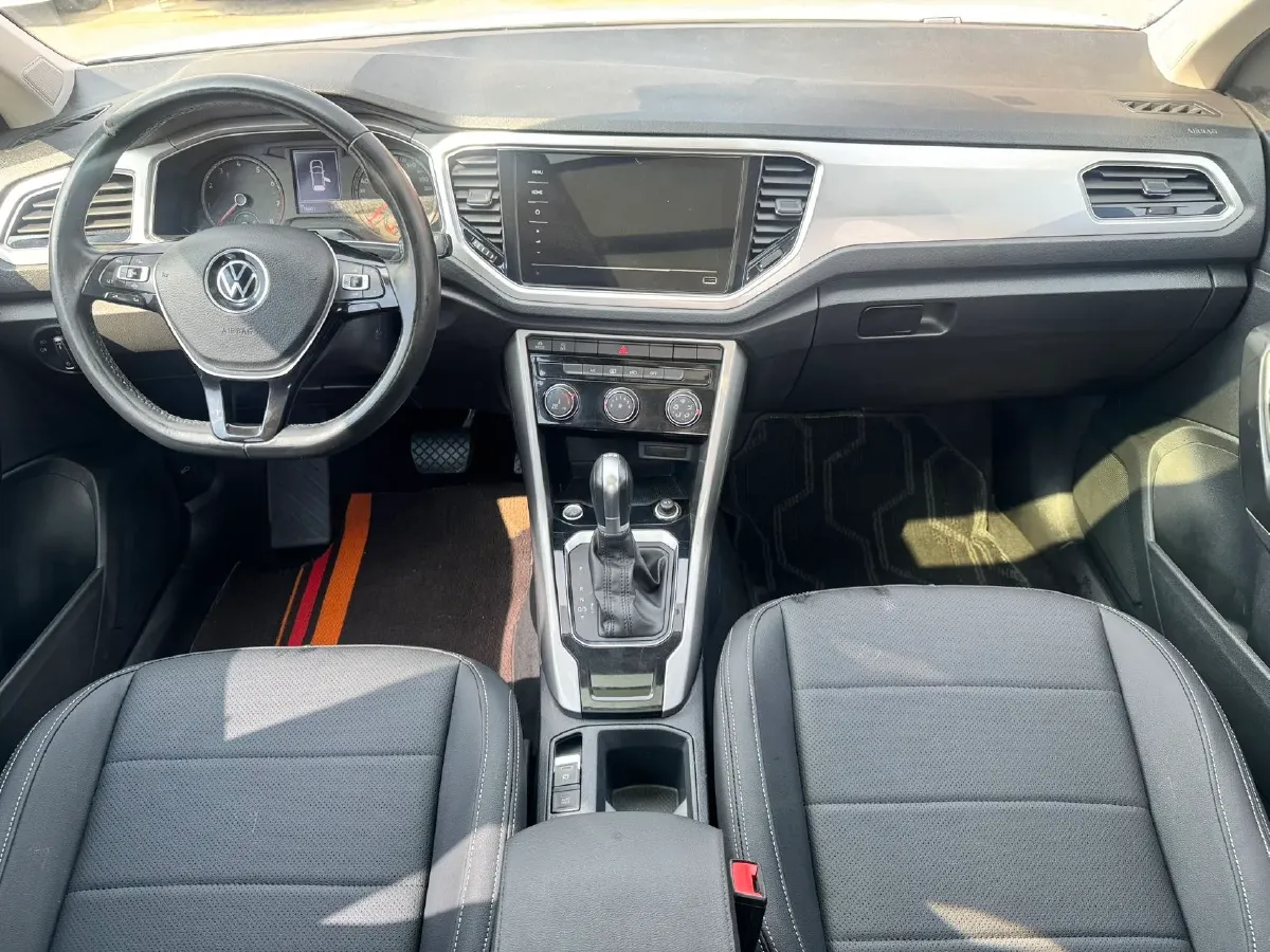 2022 Volkswagen T-Roc 1.4T 150HP L4 7DCT,autocango,china used car exporter,china ev exporter,chinese used car exporter,chinese used ev exporter