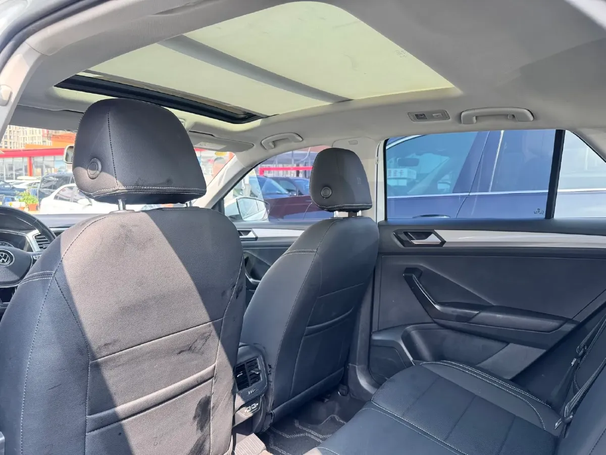 2022 Volkswagen T-Roc 1.4T 150HP L4 7DCT,autocango,china used car exporter,china ev exporter,chinese used car exporter,chinese used ev exporter