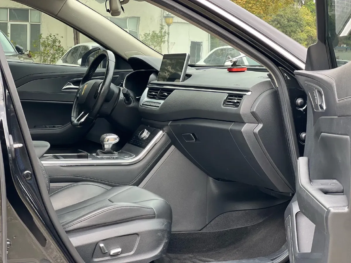 2020 HongQi H5 1.8T 197HP L4 6AT,autocango,china used car exporter,china ev exporter,chinese used car exporter,chinese used ev exporter