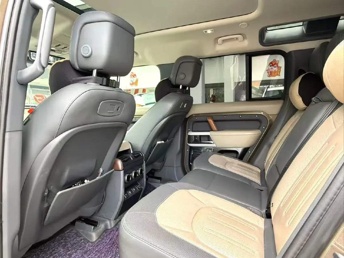 2022 Land Rover Defender 3.0T 400HP L6 8AT,autocango,china used car exporter,china ev exporter,chinese used car exporter,chinese used ev exporter
