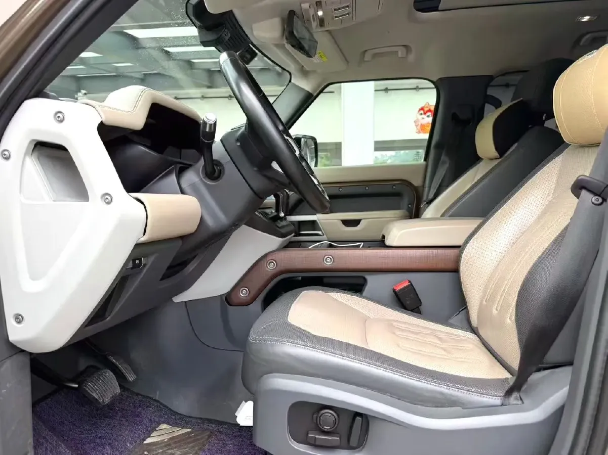 2022 Land Rover Defender 3.0T 400HP L6 8AT,autocango,china used car exporter,china ev exporter,chinese used car exporter,chinese used ev exporter
