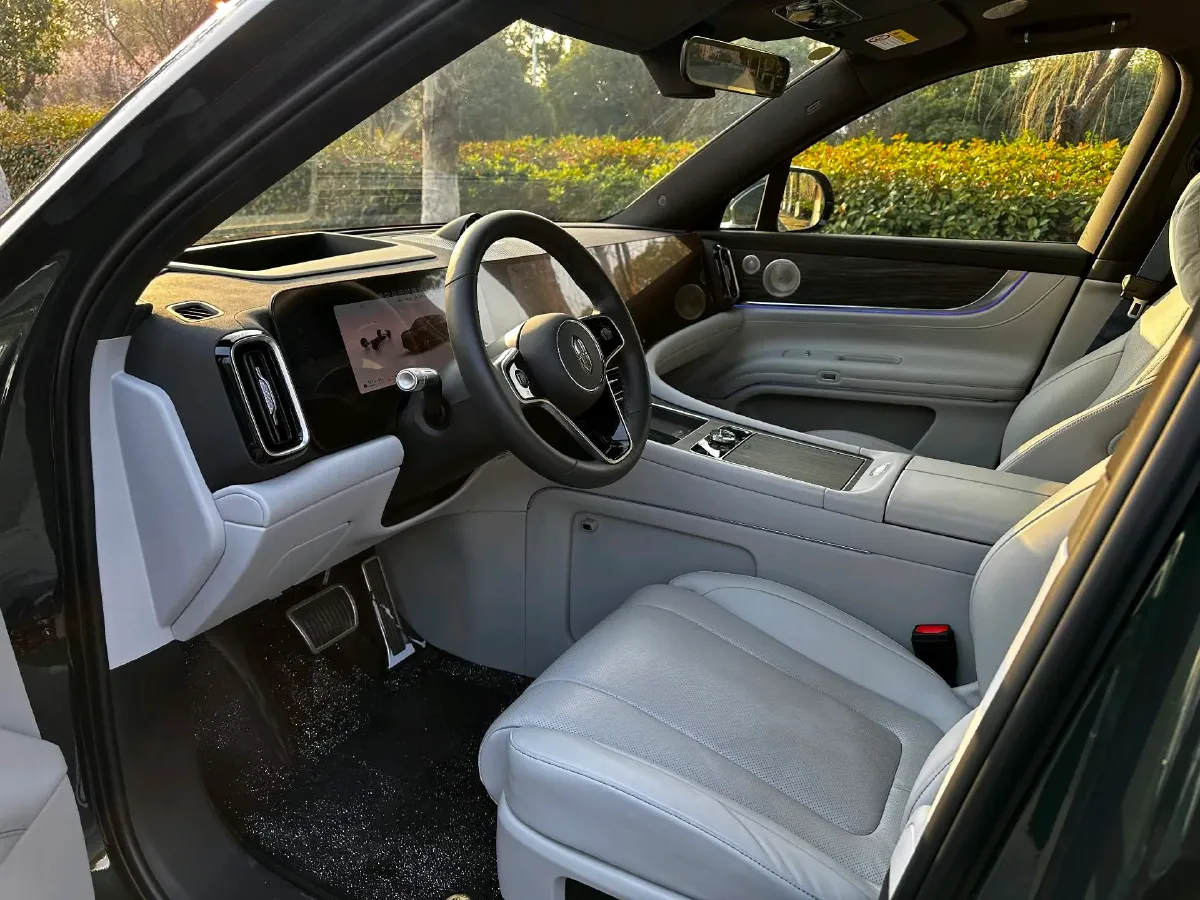 2025 AITO AITO M9 REEV 160HP REEV 52KWH,autocango,china used car exporter,china ev exporter,chinese used car exporter,chinese used ev exporter