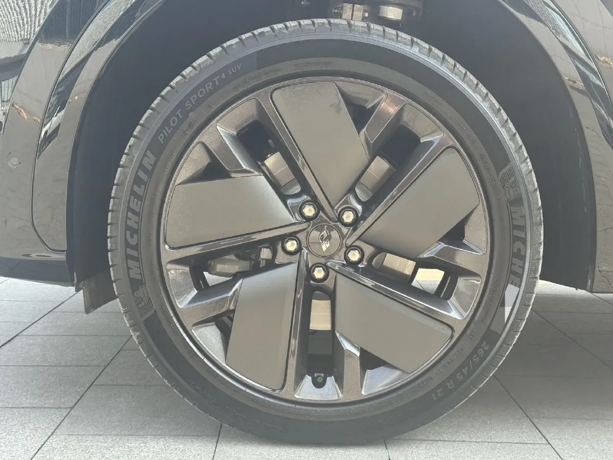 2025 Li L7 Range Extended 154HP REEV,autocango,china used car exporter,china ev exporter,chinese used car exporter,chinese used ev exporter