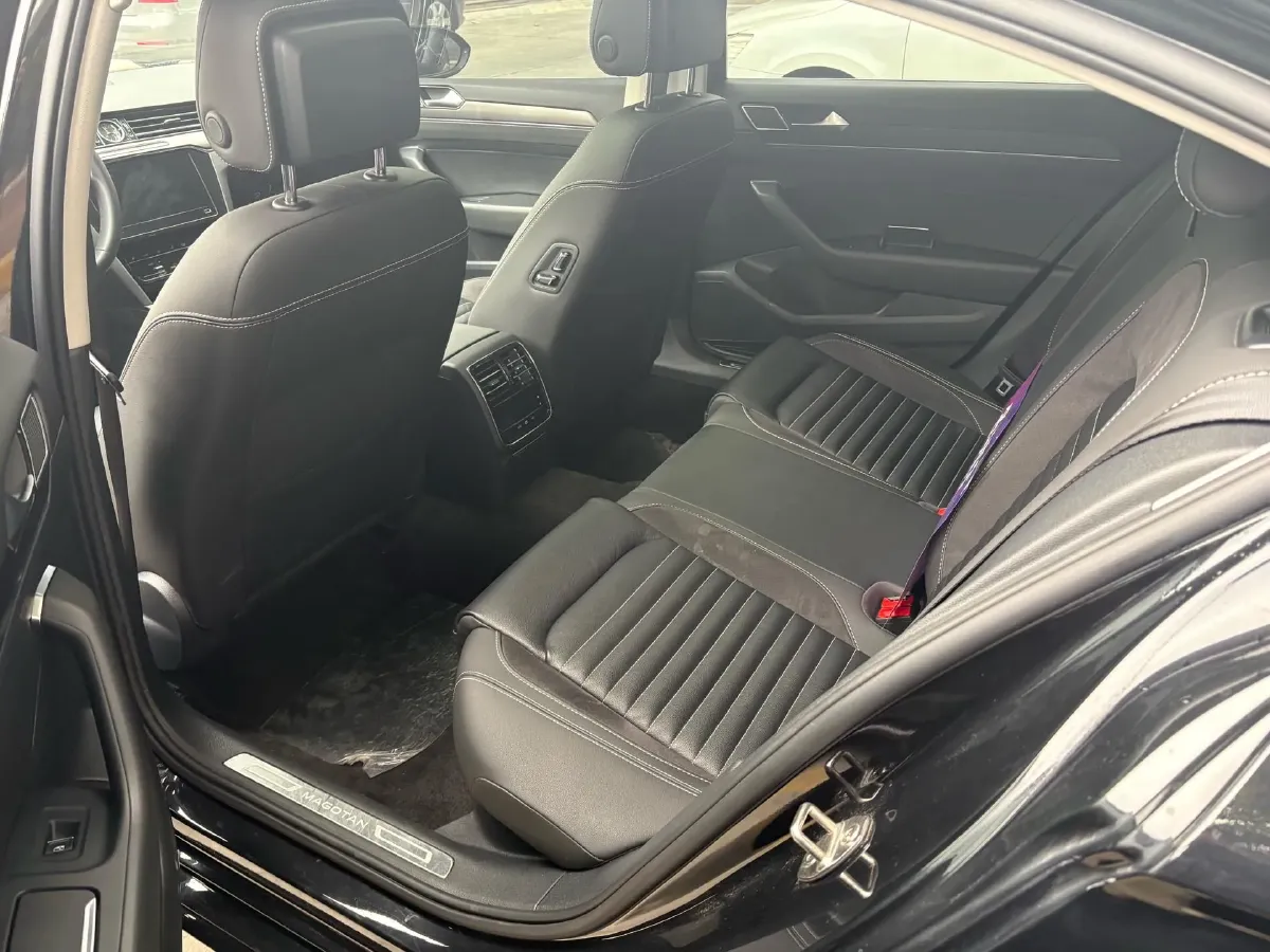 2020 Volkswagen Magotan 2.0T 186HP L4 7DCT,autocango,china used car exporter,china ev exporter,chinese used car exporter,chinese used ev exporter