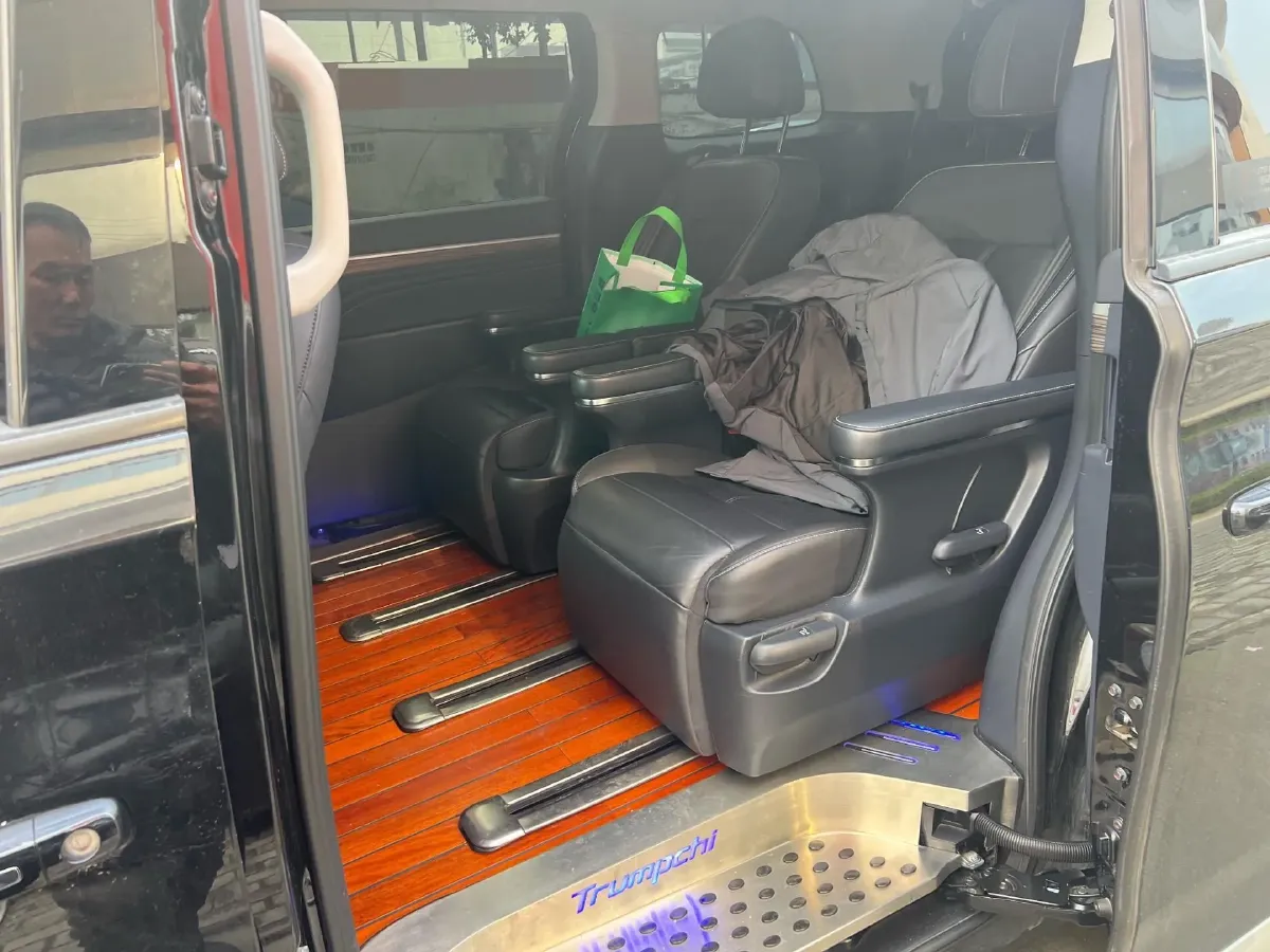 2021 GAC Trumpchi M8 2.0T 252HP L4 8AT,autocango,china used car exporter,china ev exporter,chinese used car exporter,chinese used ev exporter