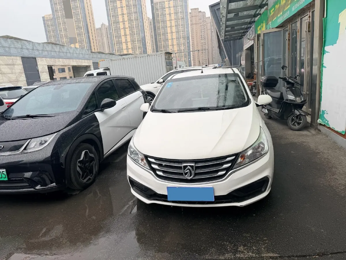 2017 BaoJun 310W 1.2L 82HP L4 6MT,autocango,china used car exporter,china ev exporter,chinese used car exporter,chinese used ev exporter