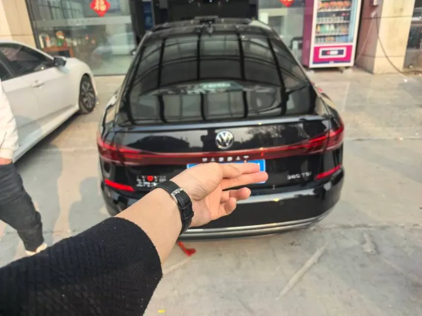 2024 Volkswagen Passat 2.0T 220HP L4 7DCT,autocango,china used car exporter,china ev exporter,chinese used car exporter,chinese used ev exporter