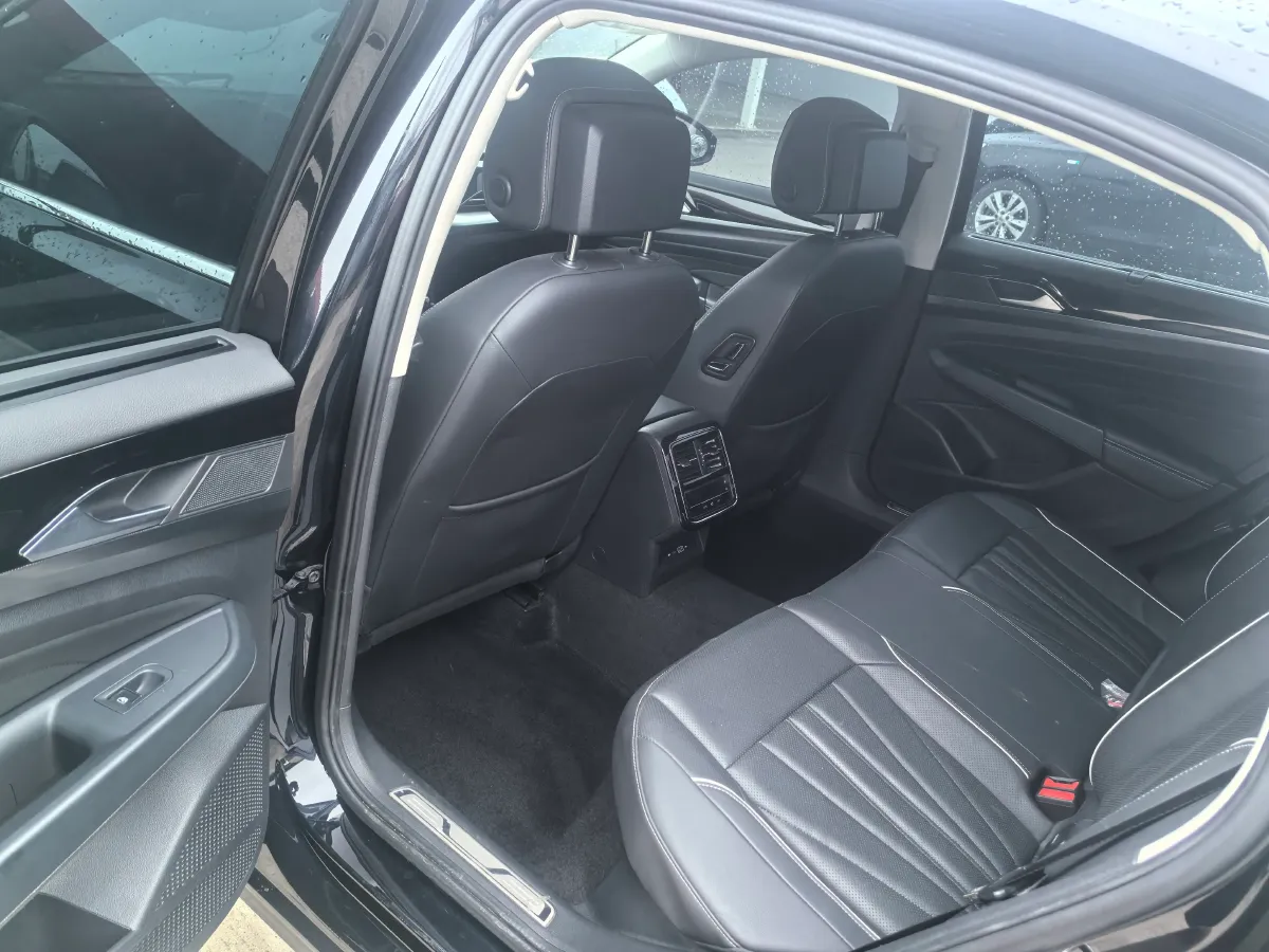 2024 Volkswagen Passat 2.0T 220HP L4 7DCT,autocango,china used car exporter,china ev exporter,chinese used car exporter,chinese used ev exporter