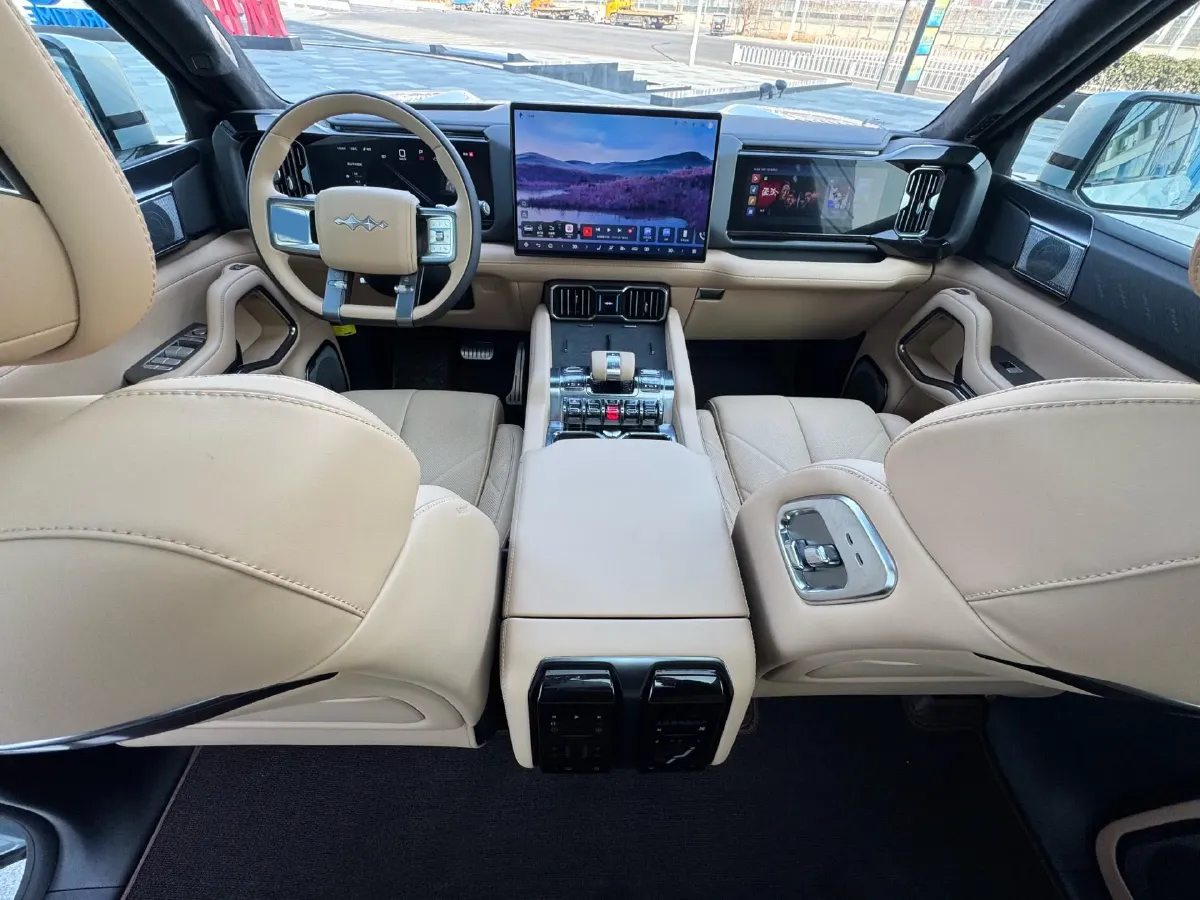 2025 FangChengBao Bao 8 2.0T 245HP L4 E-CVT PHEV 36.8KWH,autocango,china used car exporter,china ev exporter,chinese used car exporter,chinese used ev exporter