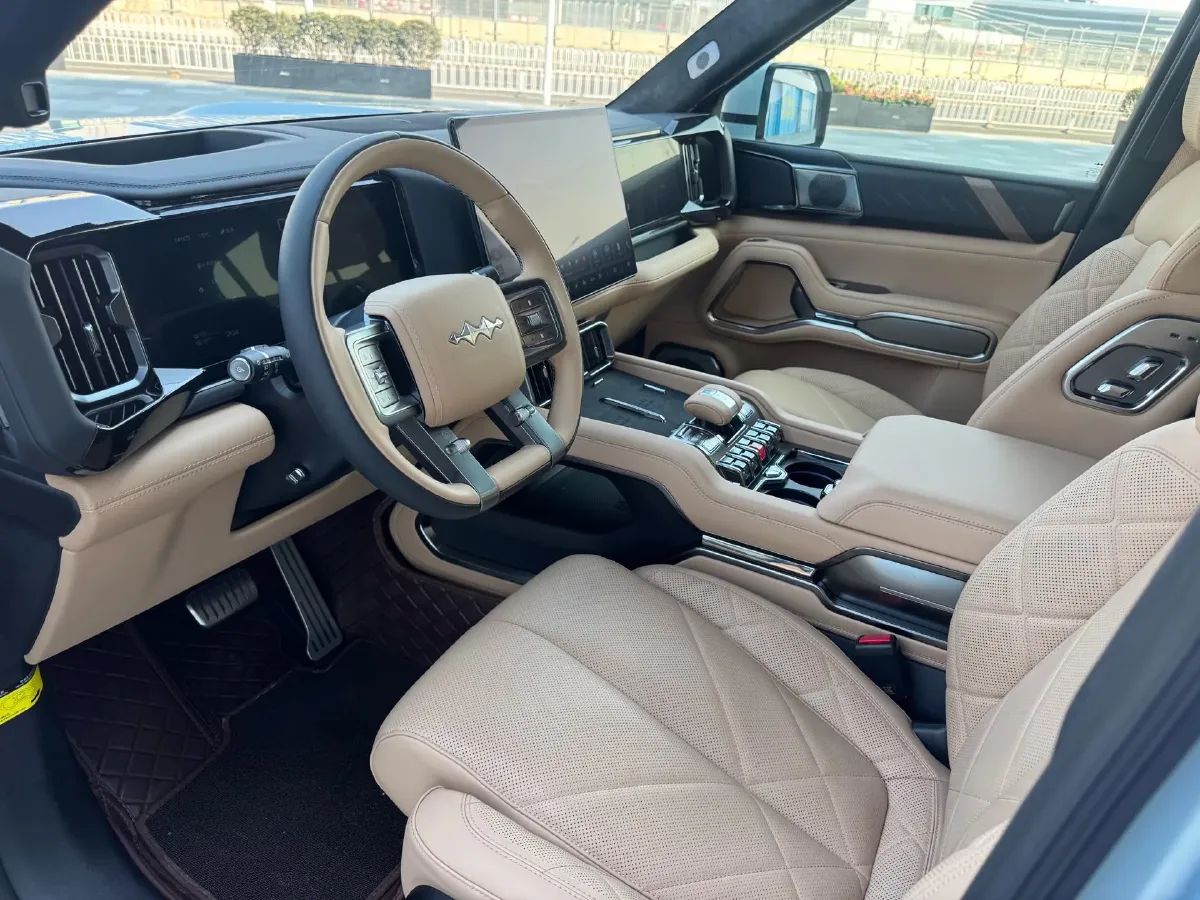 2025 FangChengBao Bao 8 2.0T 245HP L4 E-CVT PHEV 36.8KWH,autocango,china used car exporter,china ev exporter,chinese used car exporter,chinese used ev exporter