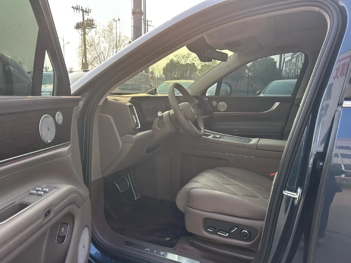 2025 AITO AITO M9 REEV 160HP REEV 52KWH,autocango,china used car exporter,china ev exporter,chinese used car exporter,chinese used ev exporter