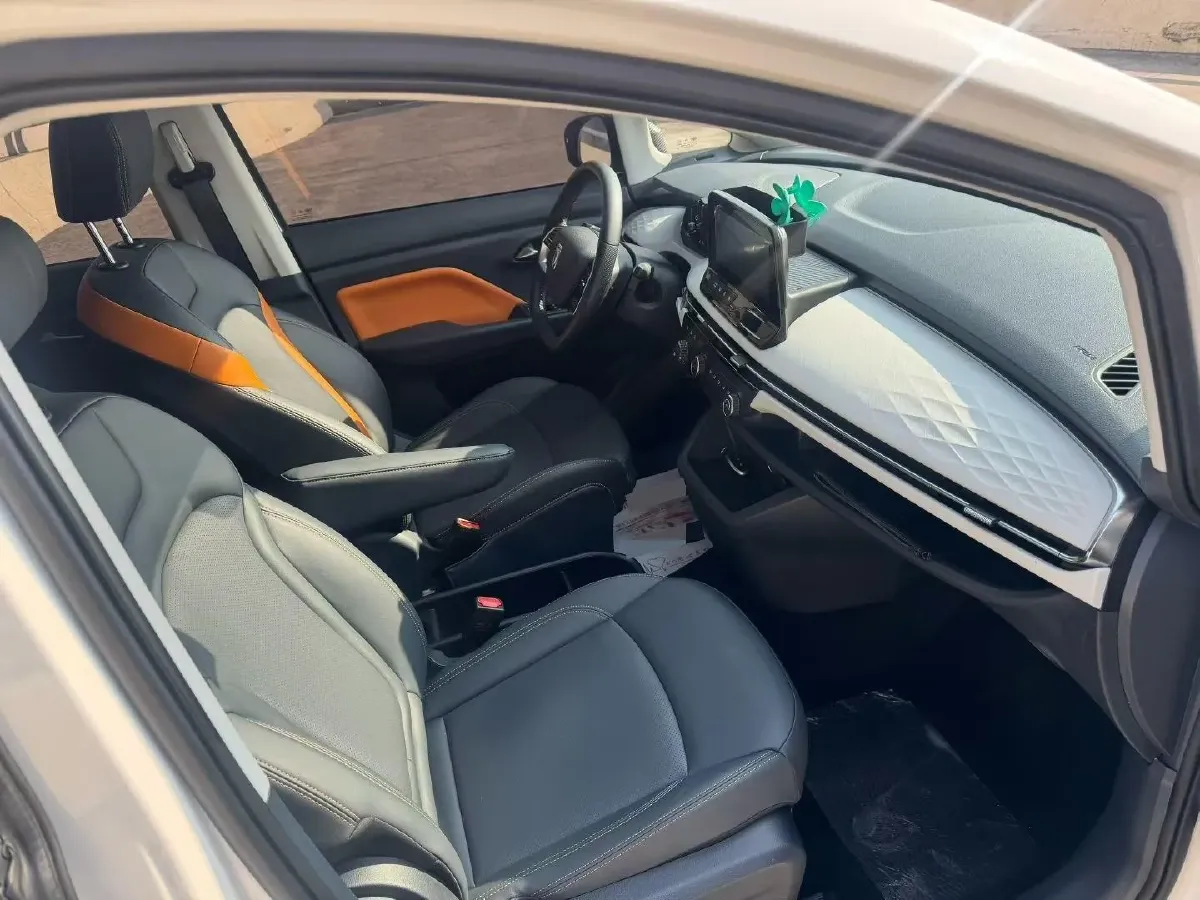 2022 JMC YuHu 7 2.0T 141HP L4 8AT,autocango,china used car exporter,china ev exporter,chinese used car exporter,chinese used ev exporter