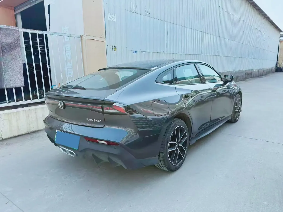 2024 ChangAn UNI-V iDD 1.5L 110HP L4 E-CVT PHEV 18.99KWH,autocango,china used car exporter,china ev exporter,chinese used car exporter,chinese used ev exporter