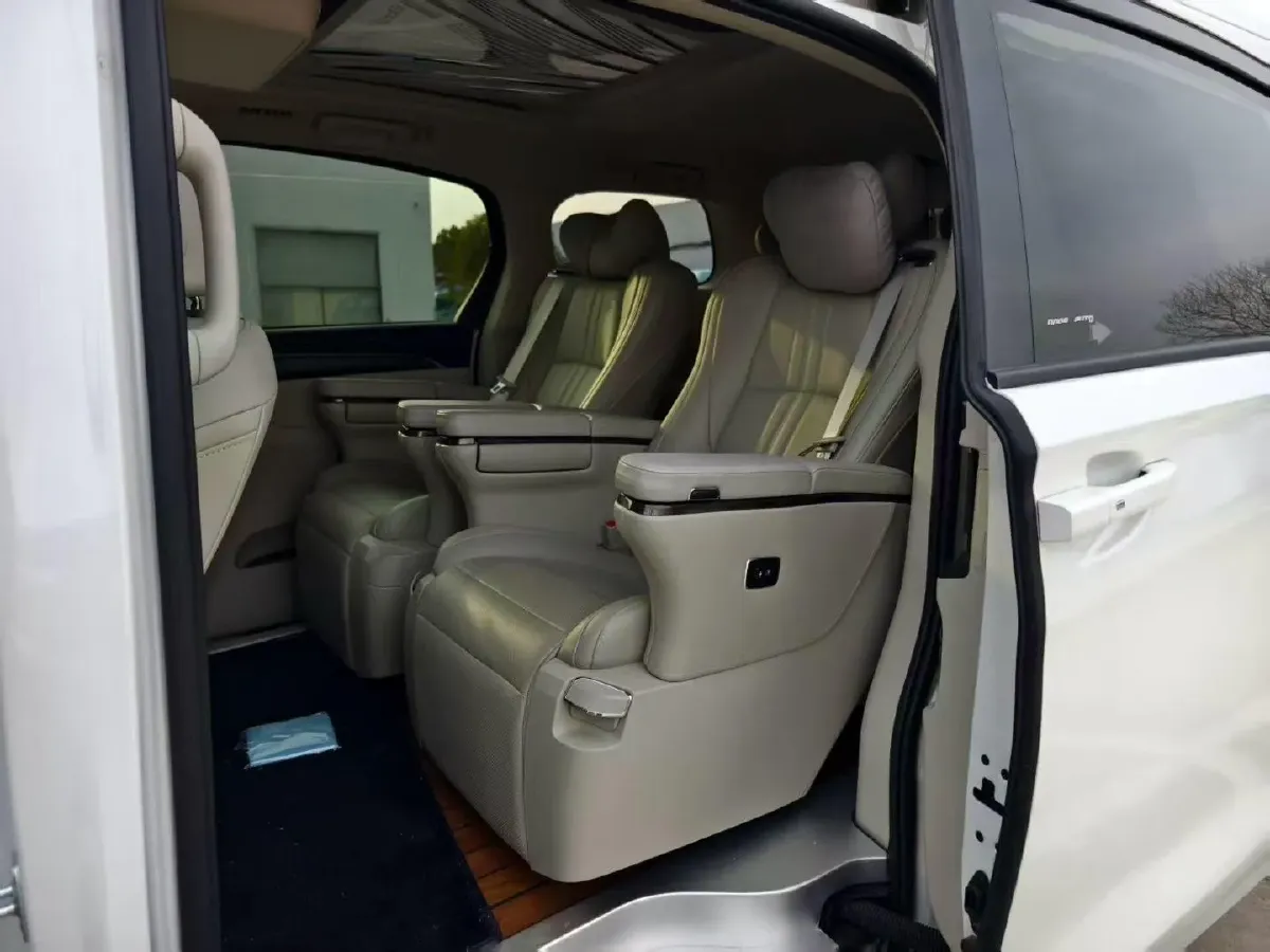 2021 Buick GL8 2.0T 237HP L4 9AT,autocango,china used car exporter,china ev exporter,chinese used car exporter,chinese used ev exporter