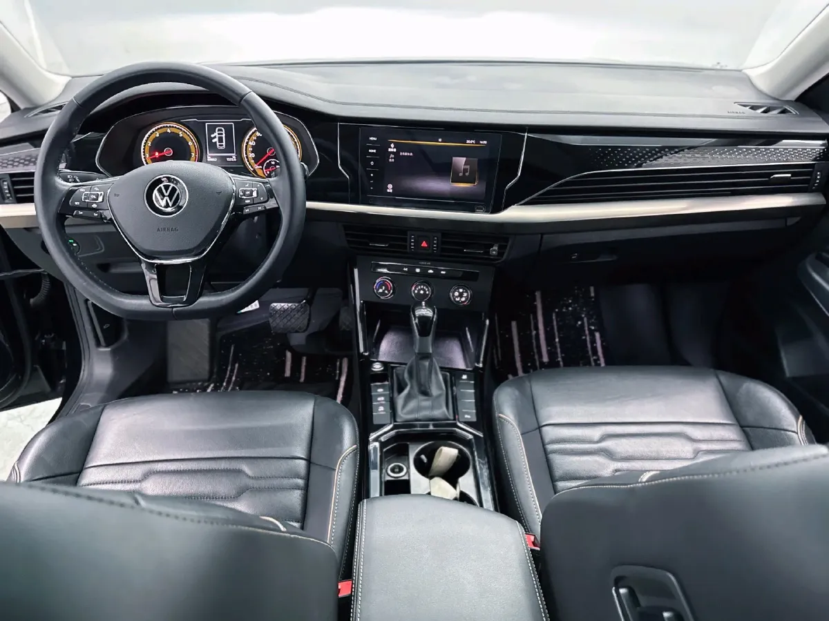 2021 Volkswagen Passat 2.0T 186HP L4 7DCT,autocango,china used car exporter,china ev exporter,chinese used car exporter,chinese used ev exporter