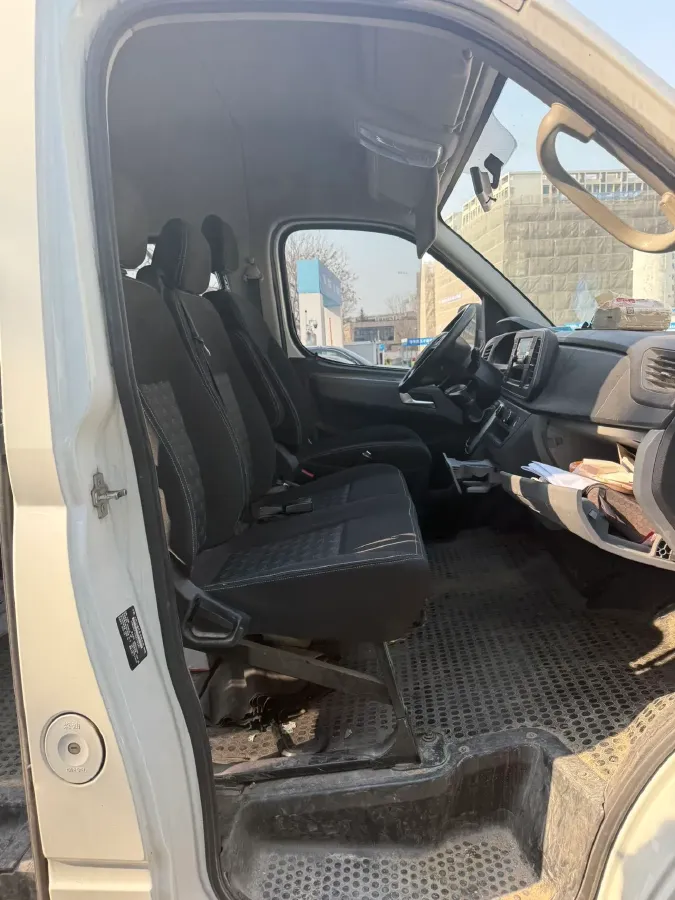 2021 MAXUS XinTu V80 2.0T 127HP L4 6MT,autocango,china used car exporter,china ev exporter,chinese used car exporter,chinese used ev exporter