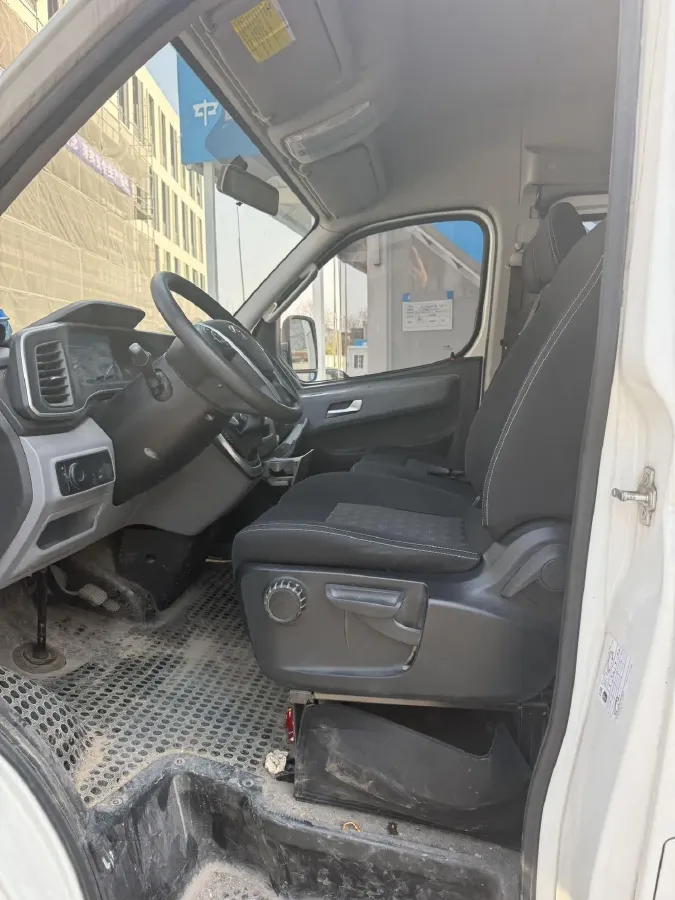 2021 MAXUS XinTu V80 2.0T 127HP L4 6MT,autocango,china used car exporter,china ev exporter,chinese used car exporter,chinese used ev exporter