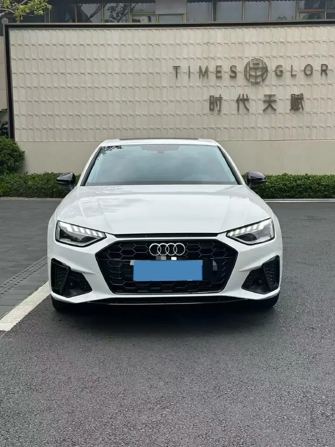 2022 Audi A4L 2.0T 190HP L4 7DCT,autocango,china used car exporter,china ev exporter,chinese used car exporter,chinese used ev exporter