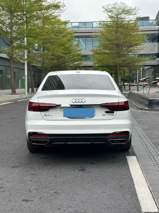 2022 Audi A4L 2.0T 190HP L4 7DCT,autocango,china used car exporter,china ev exporter,chinese used car exporter,chinese used ev exporter