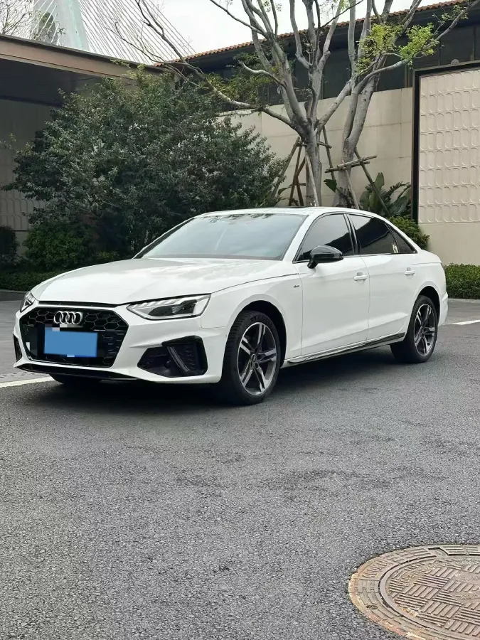 2022 Audi A4L 2.0T 190HP L4 7DCT,autocango,china used car exporter,china ev exporter,chinese used car exporter,chinese used ev exporter