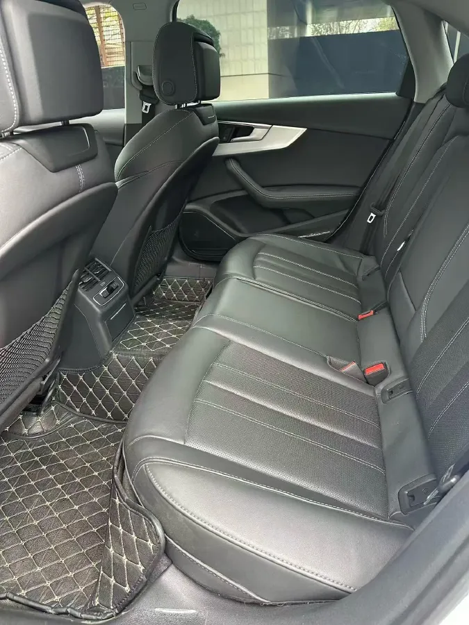 2022 Audi A4L 2.0T 190HP L4 7DCT,autocango,china used car exporter,china ev exporter,chinese used car exporter,chinese used ev exporter
