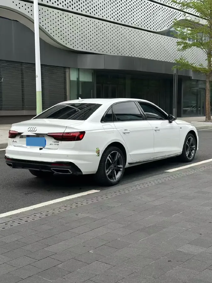 2022 Audi A4L 2.0T 190HP L4 7DCT,autocango,china used car exporter,china ev exporter,chinese used car exporter,chinese used ev exporter