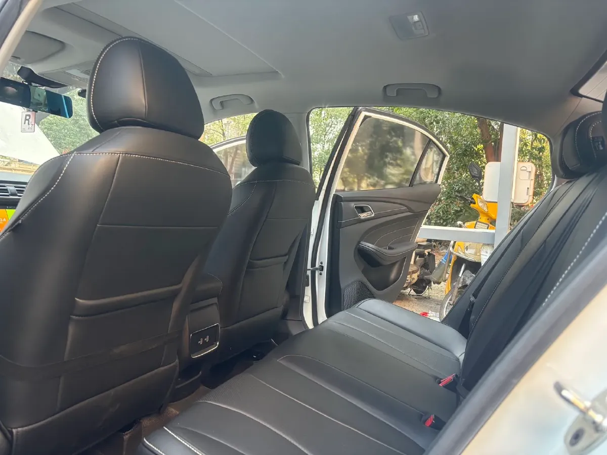 2020 Roewe i5 1.5L 120HP L4 CVT,autocango,china used car exporter,china ev exporter,chinese used car exporter,chinese used ev exporter