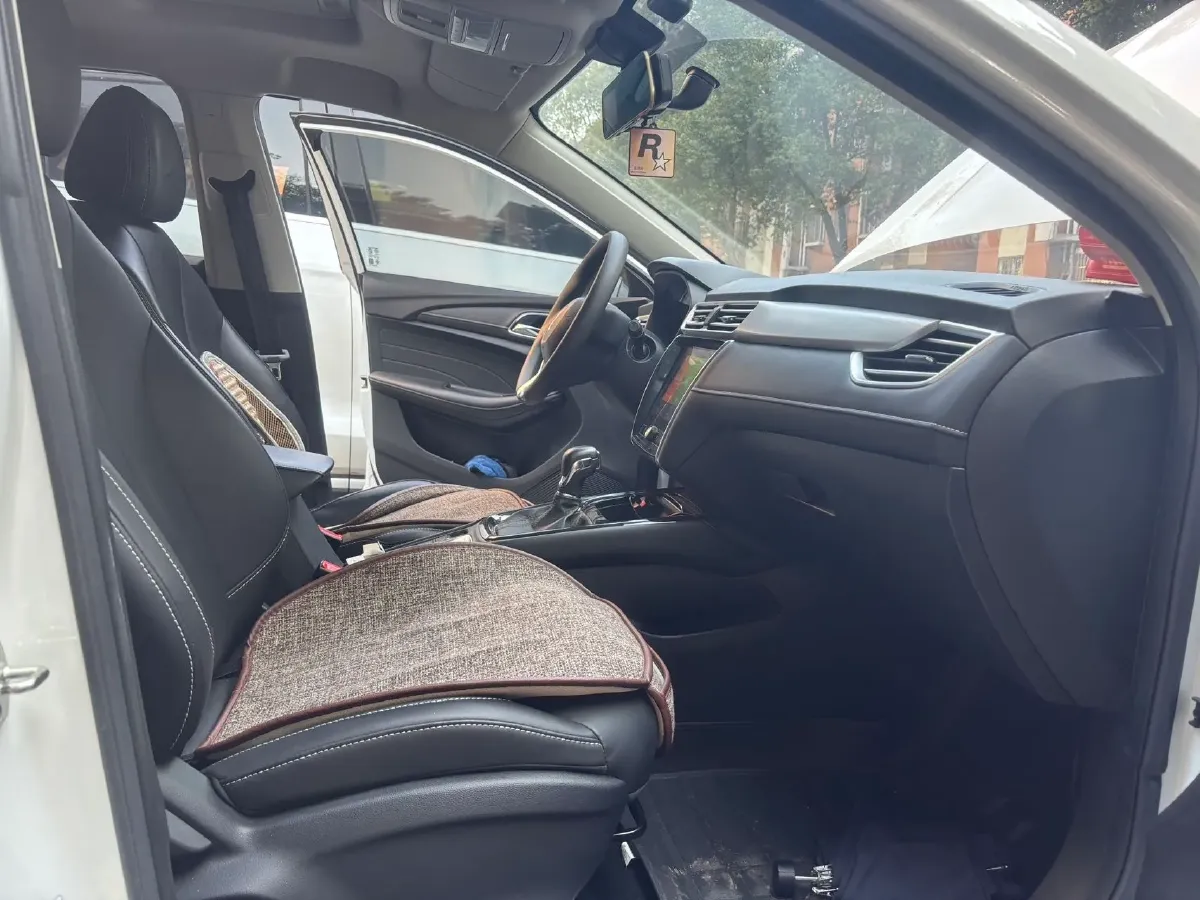 2020 Roewe i5 1.5L 120HP L4 CVT,autocango,china used car exporter,china ev exporter,chinese used car exporter,chinese used ev exporter