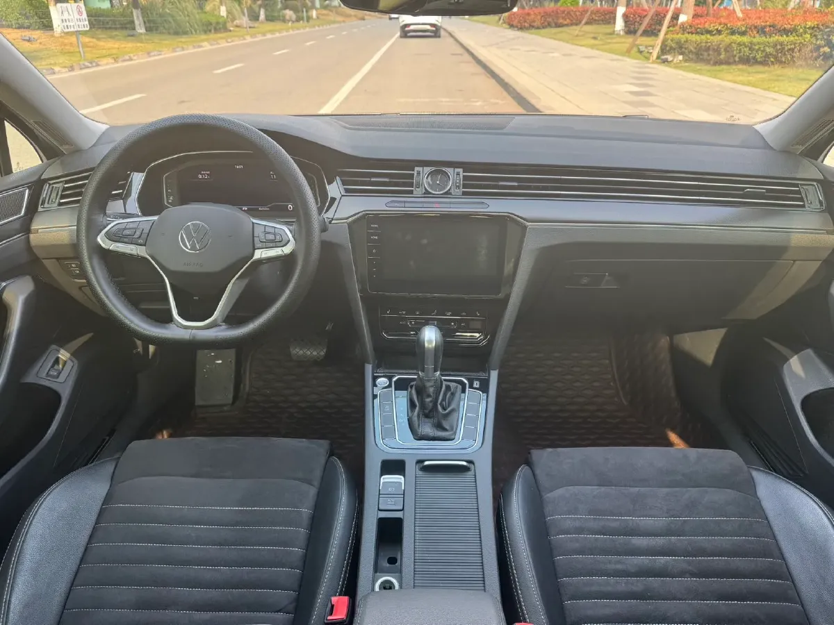 2020 Volkswagen Magotan 2.0T 186HP L4 7DCT,autocango,china used car exporter,china ev exporter,chinese used car exporter,chinese used ev exporter