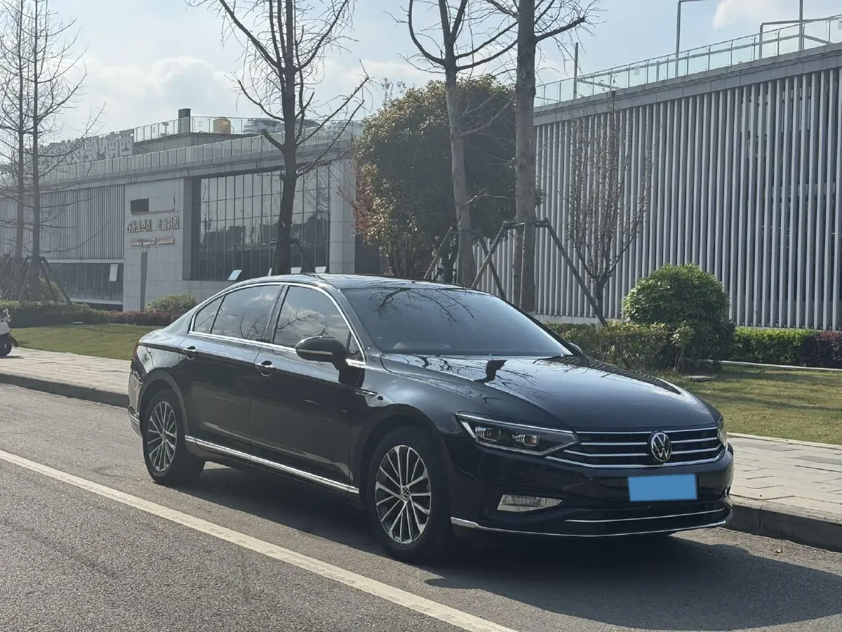 2020 Volkswagen Magotan 2.0T 186HP L4 7DCT,autocango,china used car exporter,china ev exporter,chinese used car exporter,chinese used ev exporter