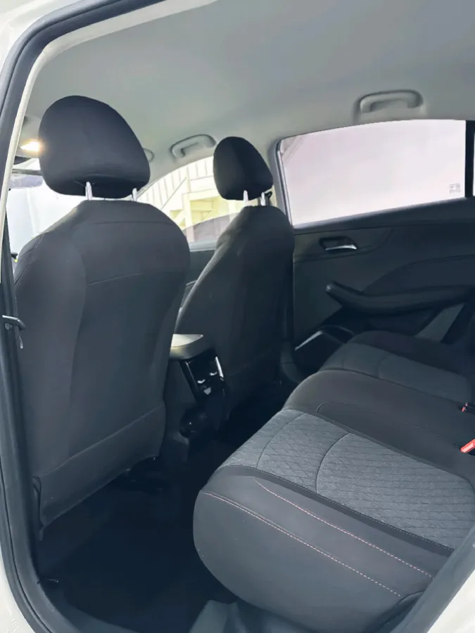 2023 Roewe i5 1.5L 129HP L4 5MT,autocango,china used car exporter,china ev exporter,chinese used car exporter,chinese used ev exporter