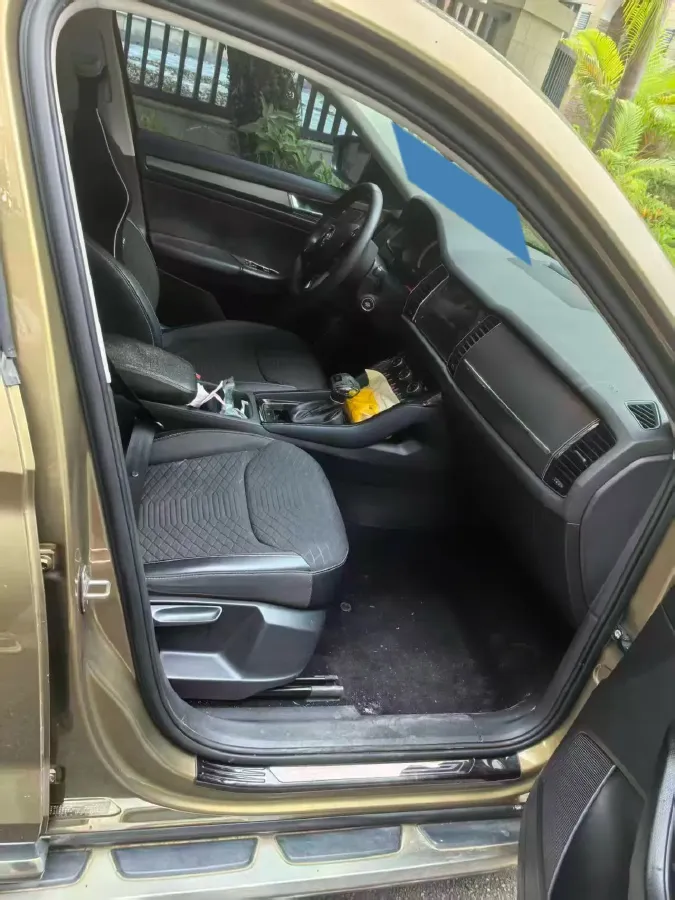 2017 Skoda Kodiak 1.8T 180HP L4 7DCT,autocango,china used car exporter,china ev exporter,chinese used car exporter,chinese used ev exporter