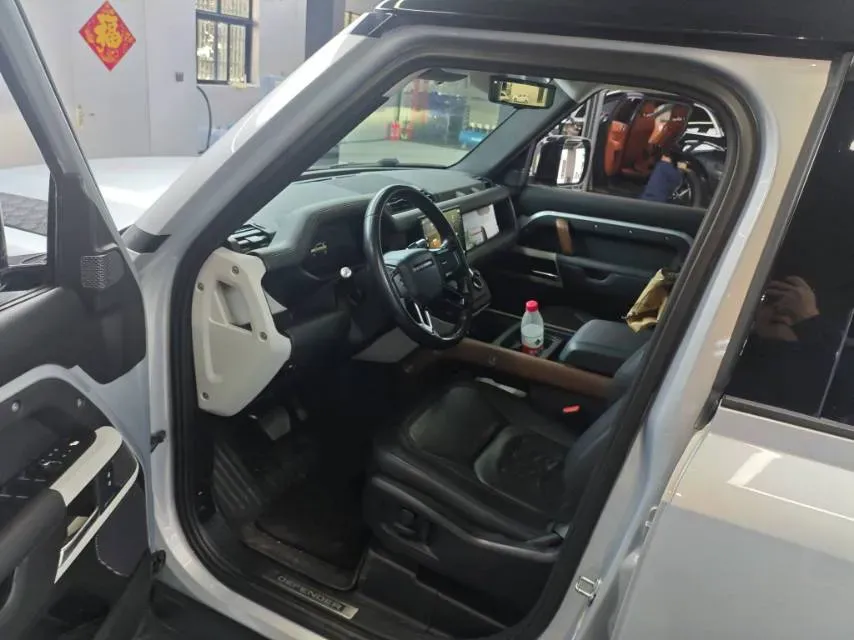 2022 Land Rover Defender 3.0T 400HP L6 8AT,autocango,china used car exporter,china ev exporter,chinese used car exporter,chinese used ev exporter