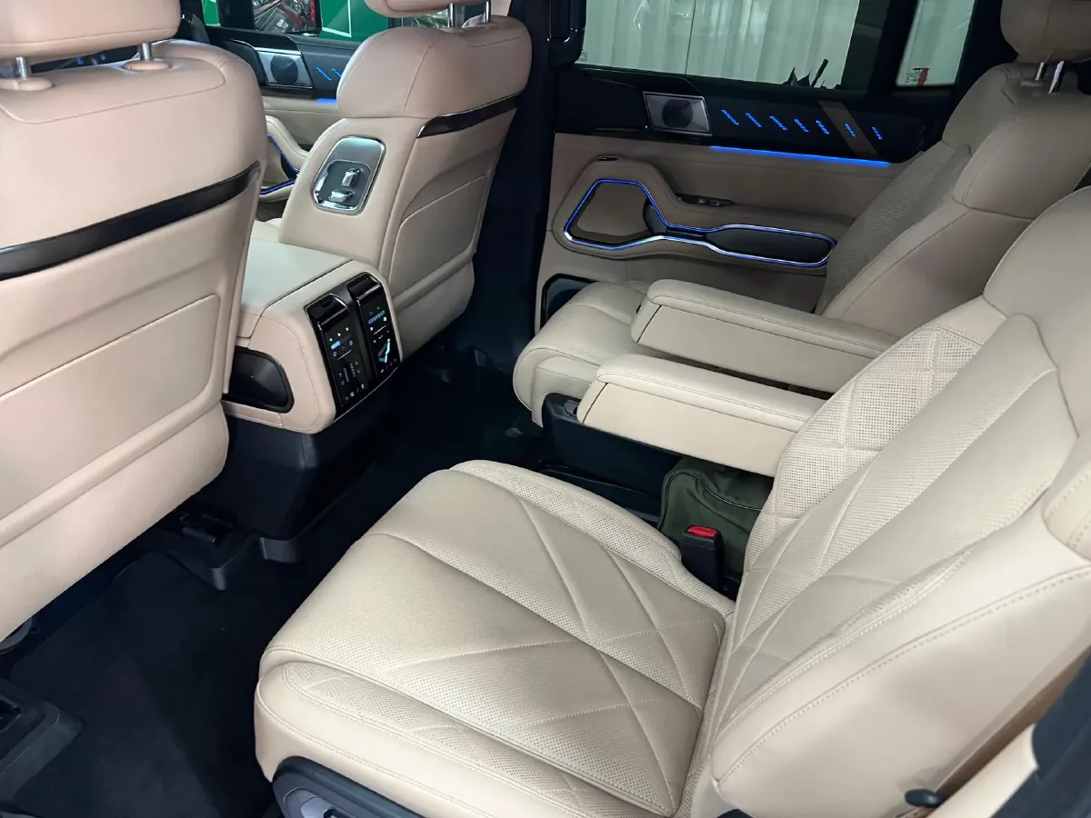 2025 FangChengBao Bao 8 2.0T 245HP L4 E-CVT PHEV 36.8KWH,autocango,china used car exporter,china ev exporter,chinese used car exporter,chinese used ev exporter