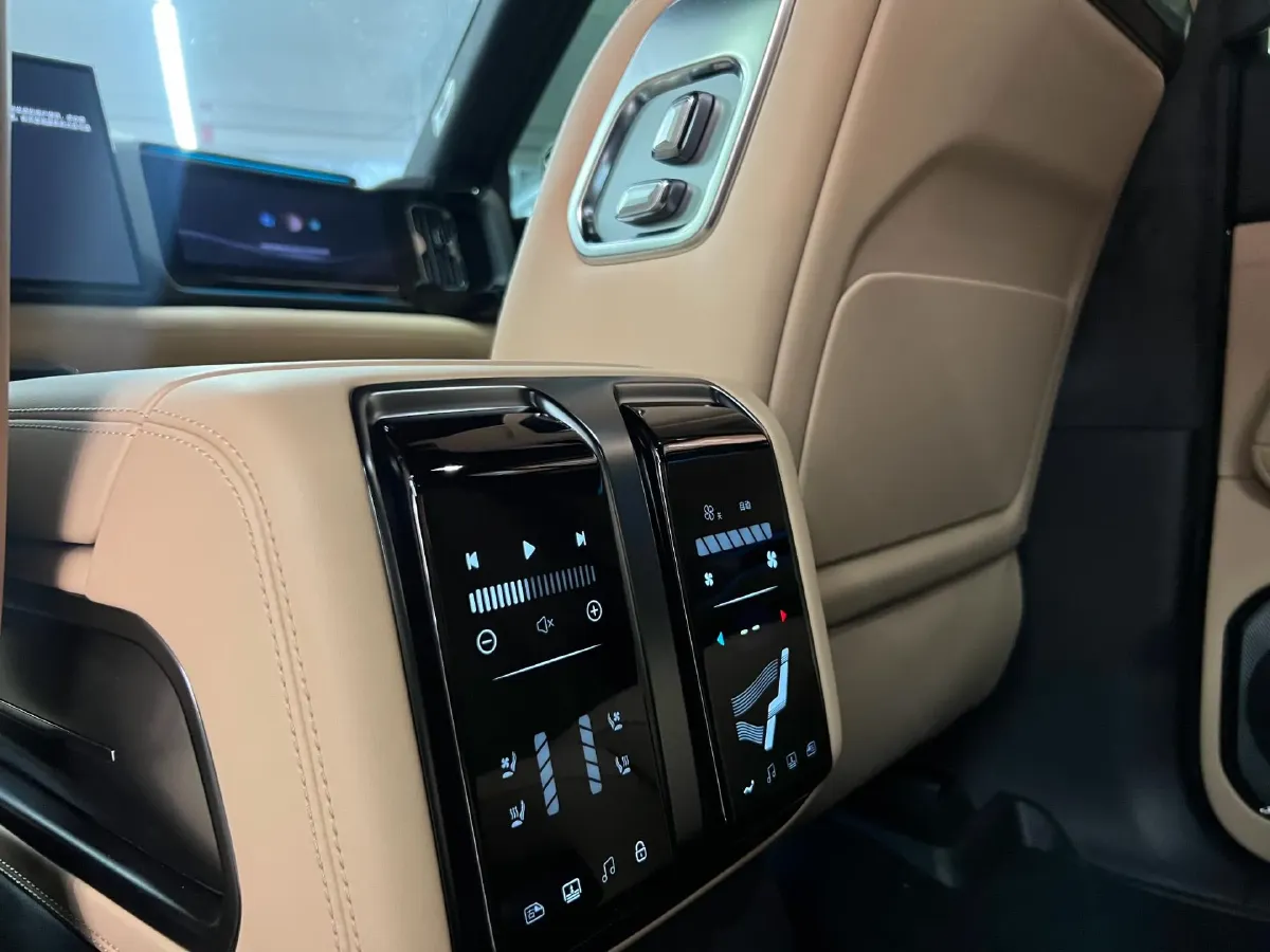 2025 FangChengBao Bao 8 2.0T 245HP L4 E-CVT PHEV 36.8KWH,autocango,china used car exporter,china ev exporter,chinese used car exporter,chinese used ev exporter