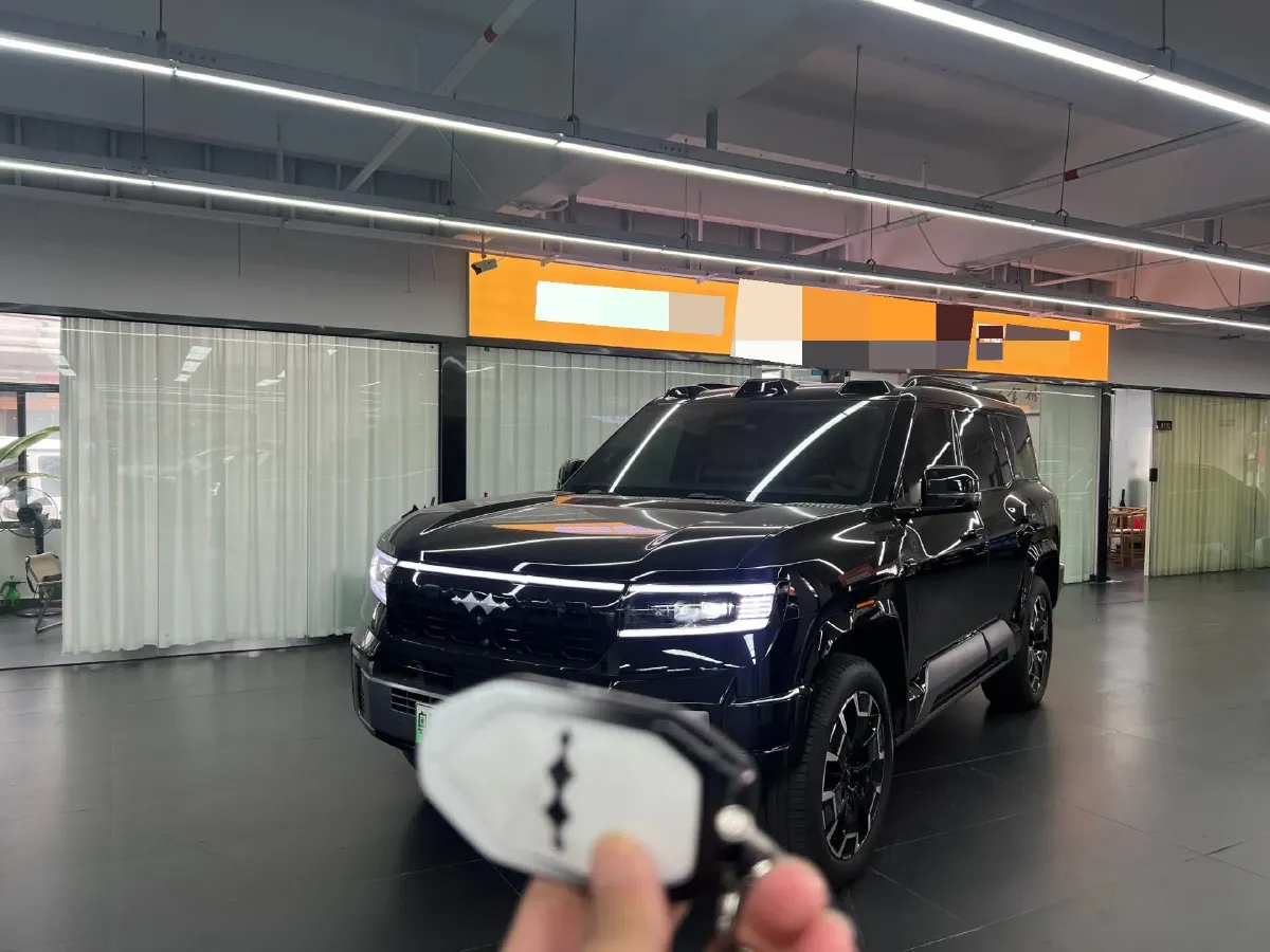 2025 FangChengBao Bao 8 2.0T 245HP L4 E-CVT PHEV 36.8KWH,autocango,china used car exporter,china ev exporter,chinese used car exporter,chinese used ev exporter