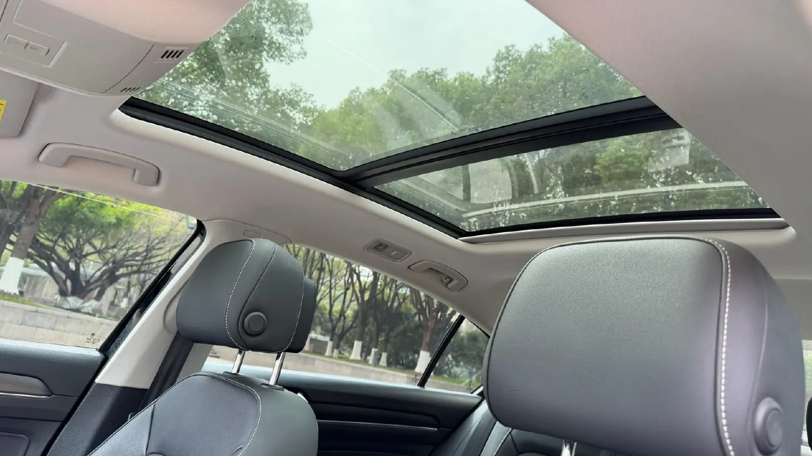 2020 Volkswagen Magotan 2.0T 186HP L4 7DCT,autocango,china used car exporter,china ev exporter,chinese used car exporter,chinese used ev exporter