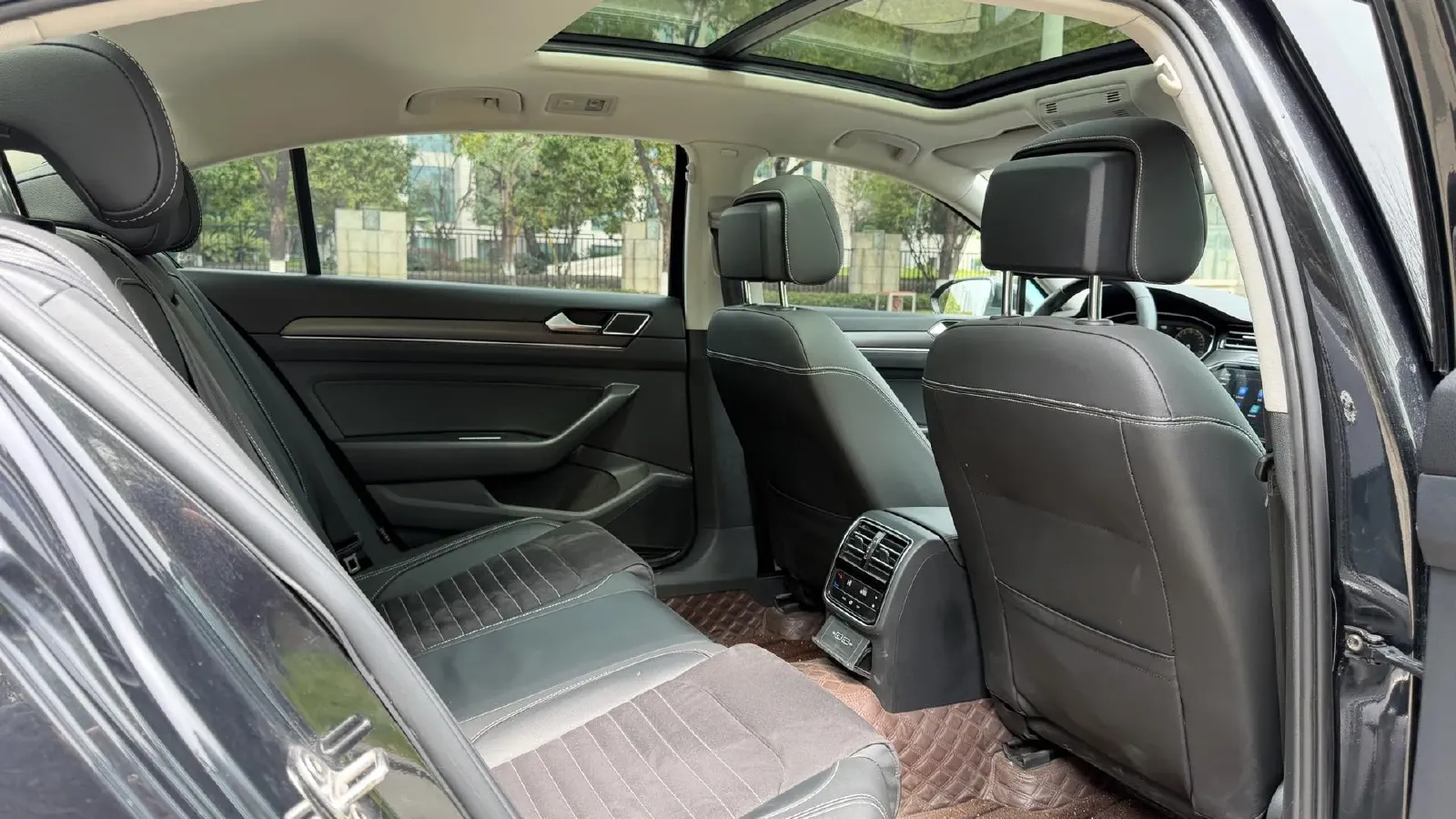 2020 Volkswagen Magotan 2.0T 186HP L4 7DCT,autocango,china used car exporter,china ev exporter,chinese used car exporter,chinese used ev exporter