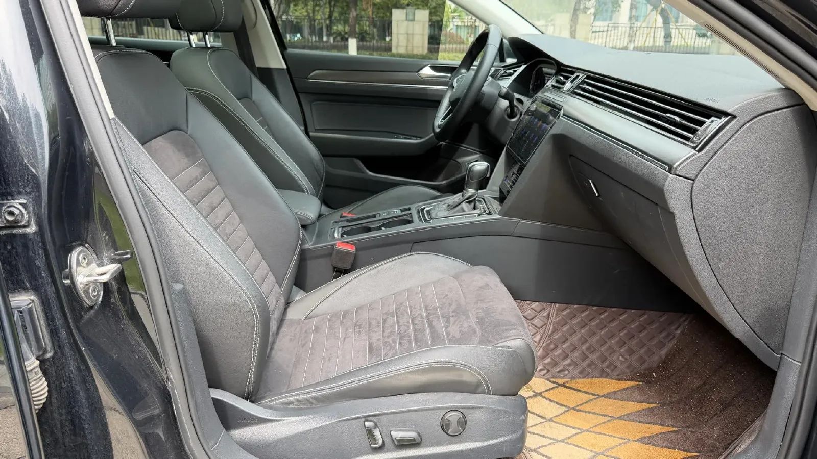 2020 Volkswagen Magotan 2.0T 186HP L4 7DCT,autocango,china used car exporter,china ev exporter,chinese used car exporter,chinese used ev exporter