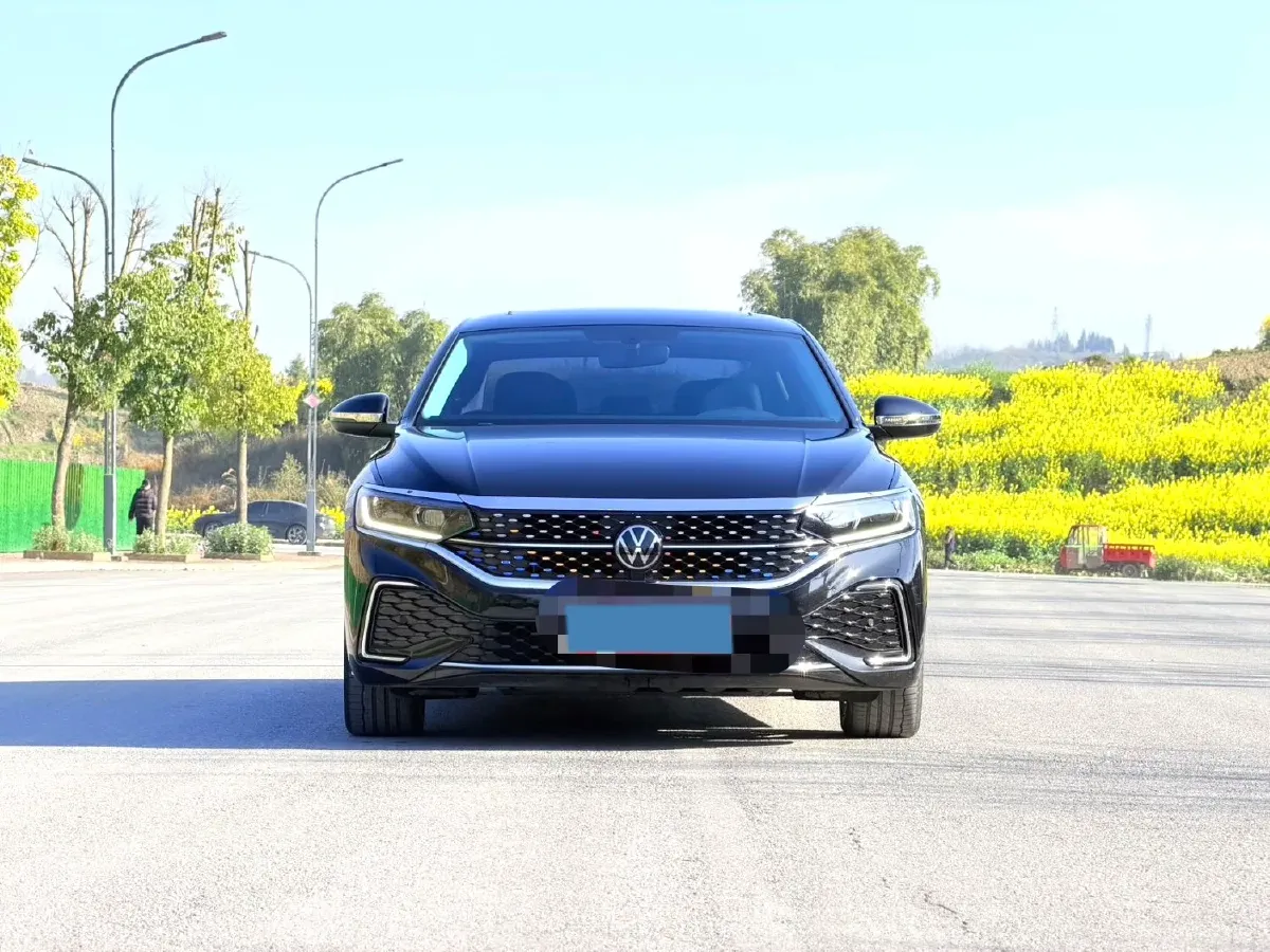 2024 Volkswagen Passat 2.0T 186HP L4 7DCT,autocango,china used car exporter,china ev exporter,chinese used car exporter,chinese used ev exporter