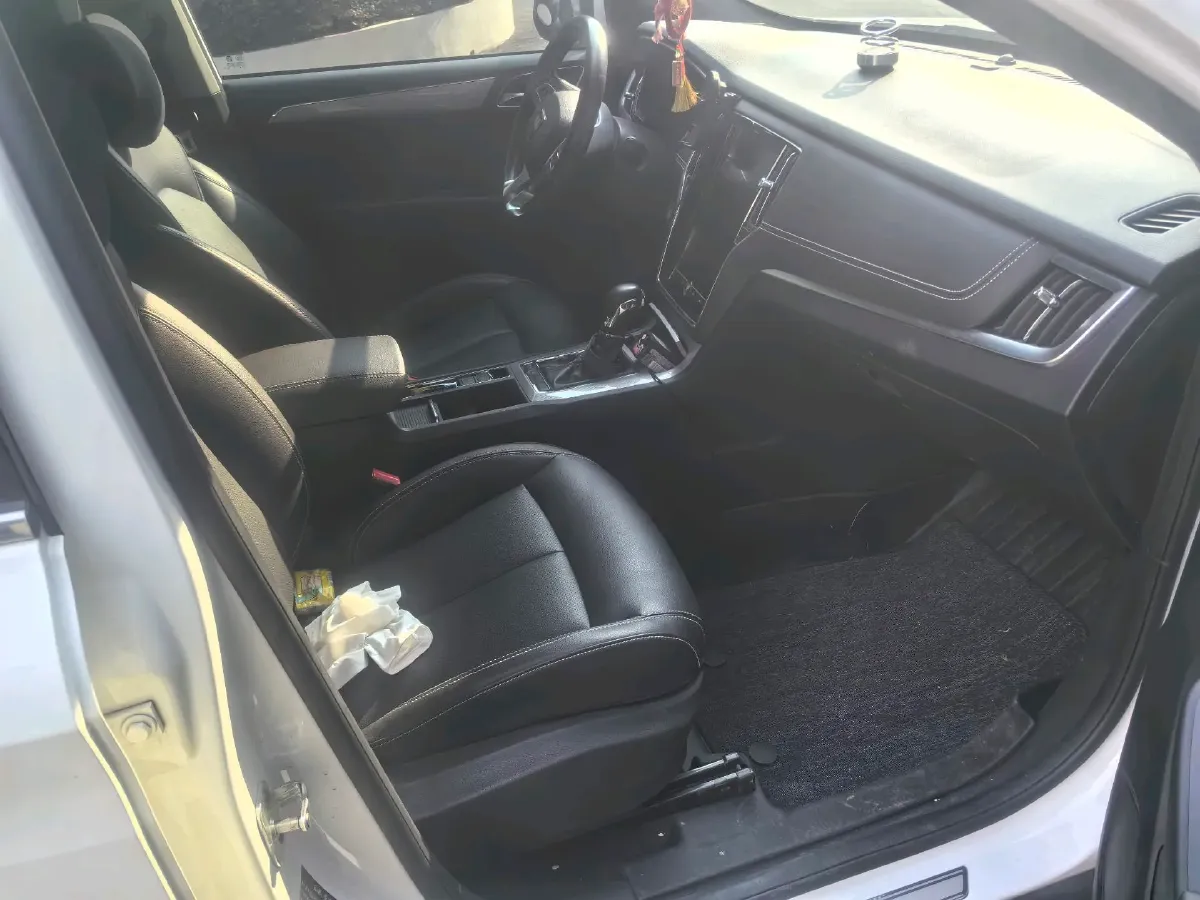 2020 Roewe i6 1.5T 169HP L4 7DCT,autocango,china used car exporter,china ev exporter,chinese used car exporter,chinese used ev exporter