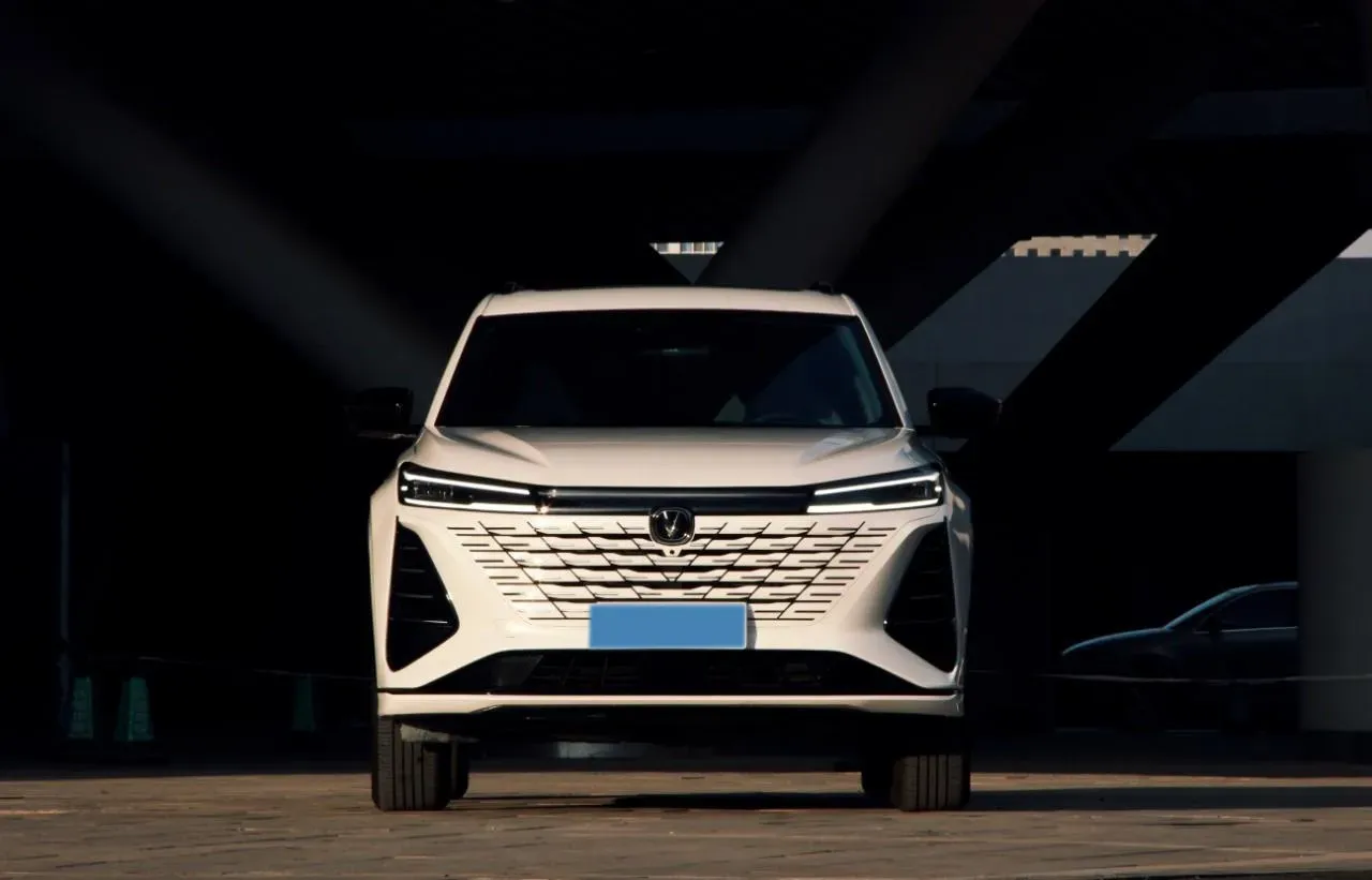 2024 ChangAn CS75 Plus 1.5T 188HP L4 8AT,autocango,china used car exporter,china ev exporter,chinese used car exporter,chinese used ev exporter