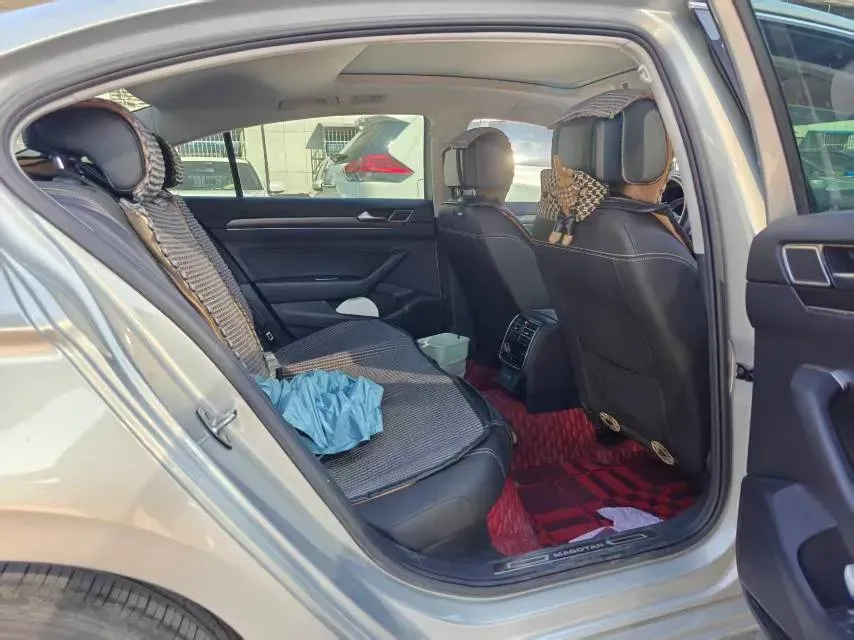 2020 Volkswagen Magotan 2.0T 186HP L4 7DCT,autocango,china used car exporter,china ev exporter,chinese used car exporter,chinese used ev exporter