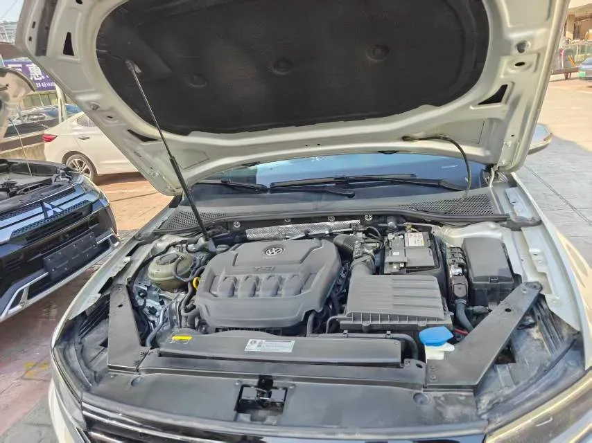 2020 Volkswagen Magotan 2.0T 186HP L4 7DCT,autocango,china used car exporter,china ev exporter,chinese used car exporter,chinese used ev exporter