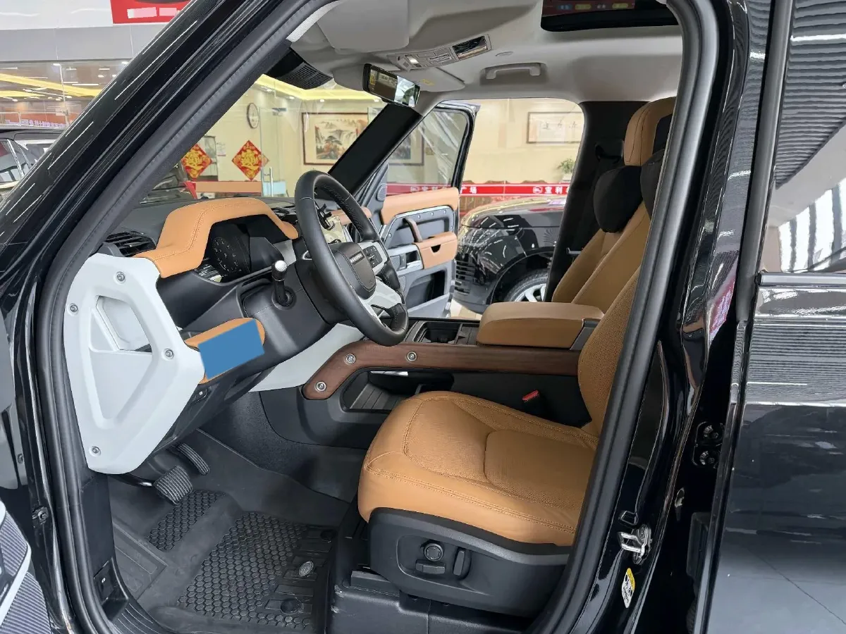 2025 Land Rover Defender 3.0T 400HP L6 8AT,autocango,china used car exporter,china ev exporter,chinese used car exporter,chinese used ev exporter