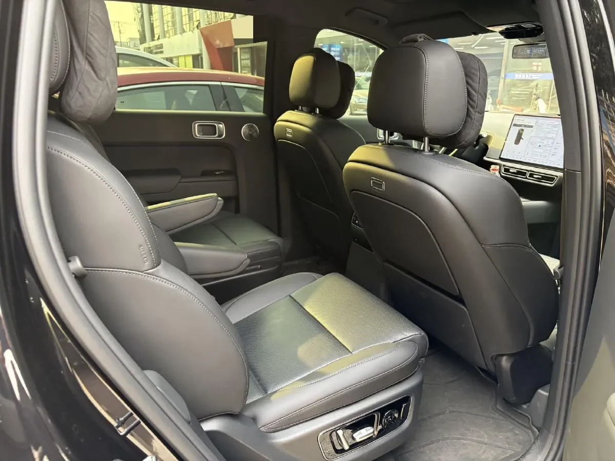 2025 Li L9 Range Extended 154HP REEV,autocango,china used car exporter,china ev exporter,chinese used car exporter,chinese used ev exporter