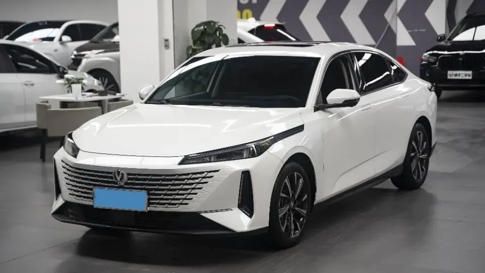 2023 ChangAn Oshan Z6 1.5T 188HP L4 7DCT,autocango,china used car exporter,china ev exporter,chinese used car exporter,chinese used ev exporter