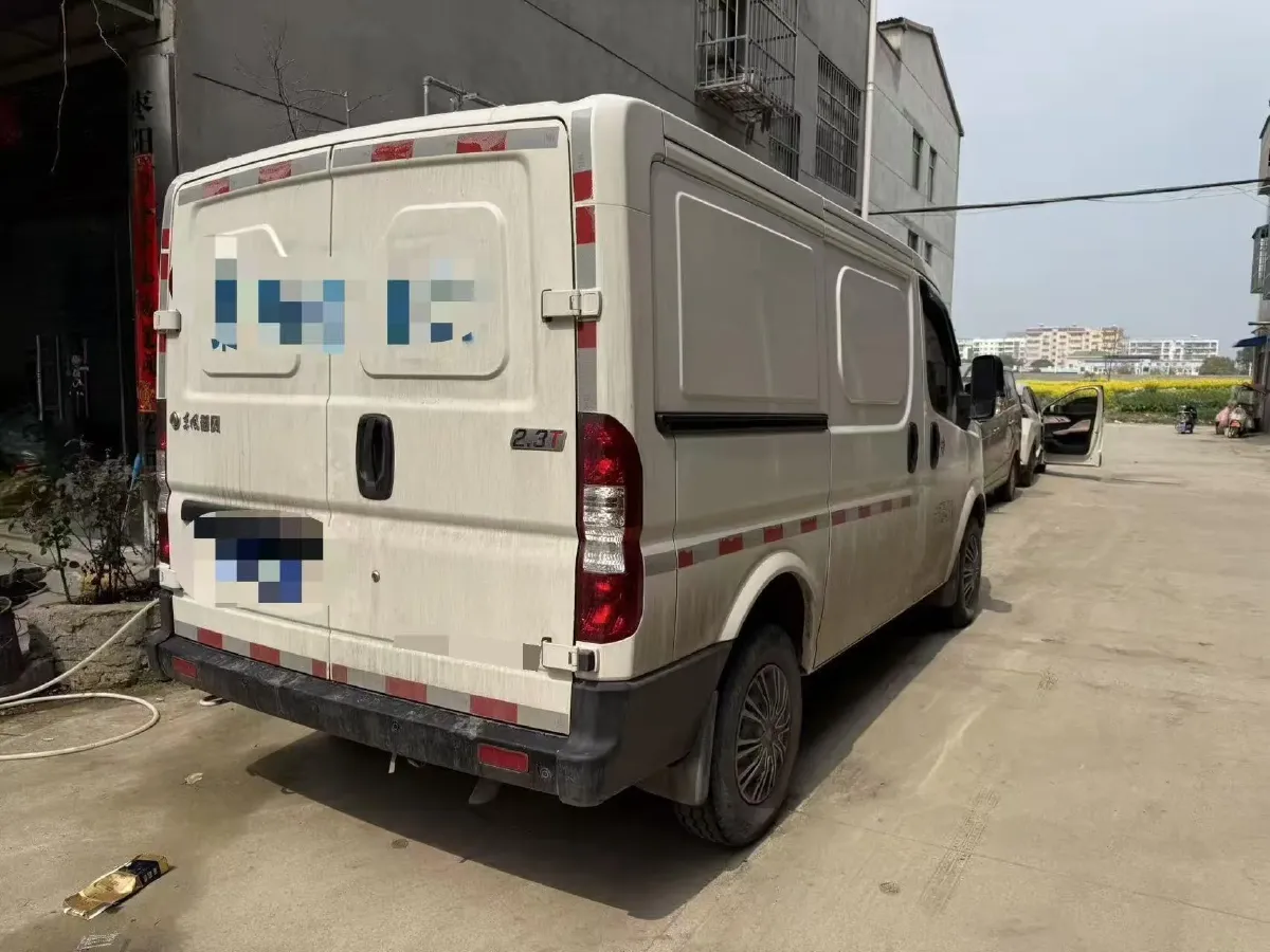 2023 MAXUS XinTu V80 2.0T 127HP L4 6MT,autocango,china used car exporter,china ev exporter,chinese used car exporter,chinese used ev exporter