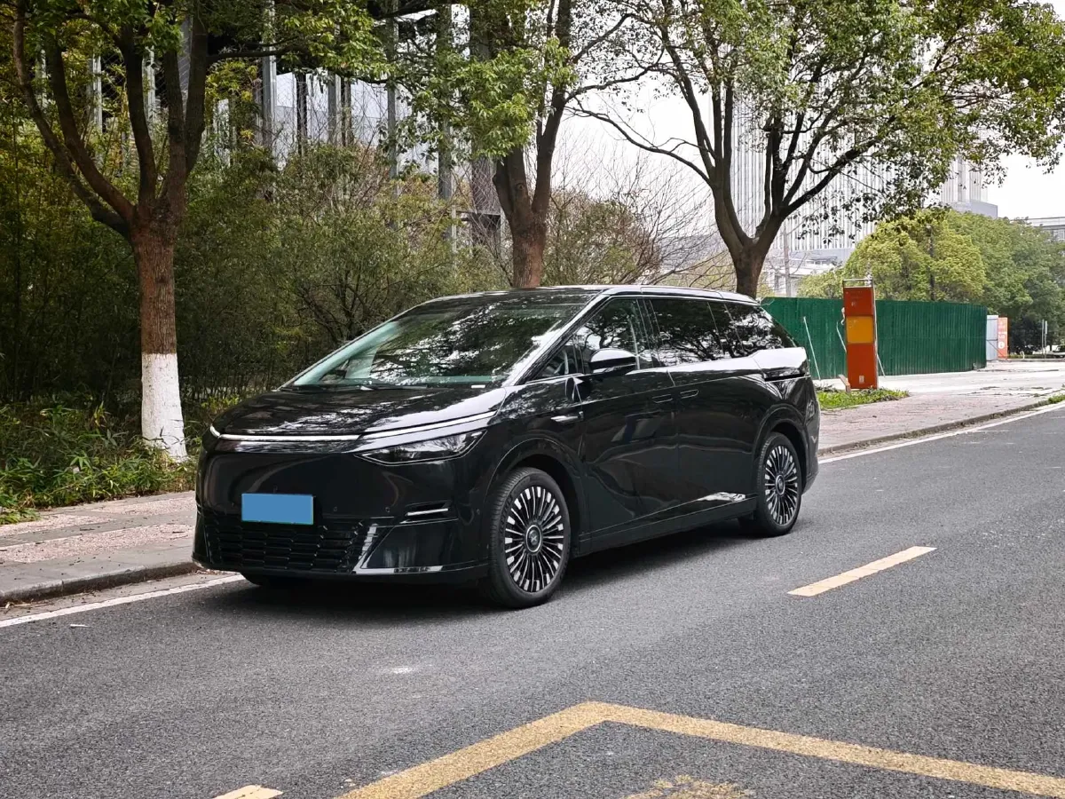 2025 Xpeng X9 BEV,autocango,china used car exporter,china ev exporter,chinese used car exporter,chinese used ev exporter