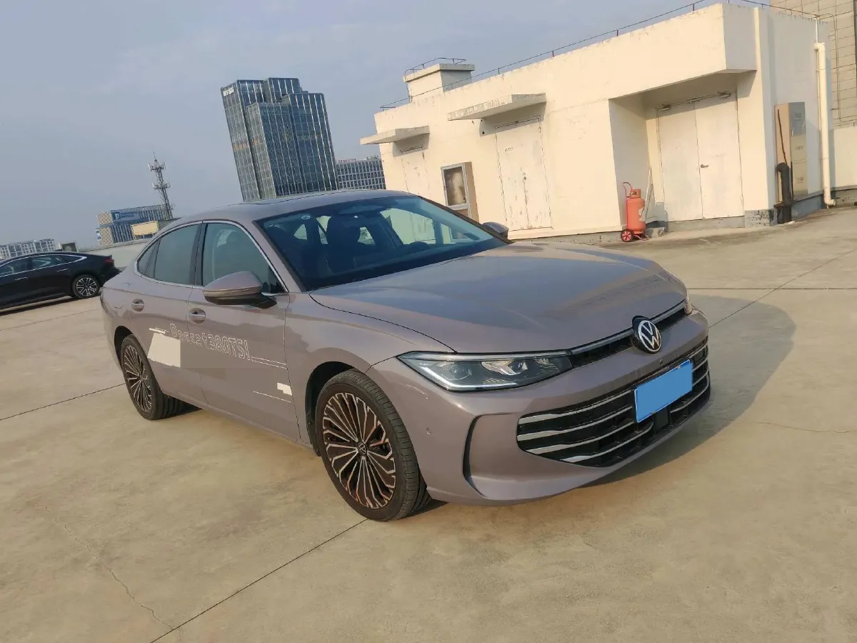 2025 Volkswagen Passat 2.0T 220HP L4 7DCT,autocango,china used car exporter,china ev exporter,chinese used car exporter,chinese used ev exporter